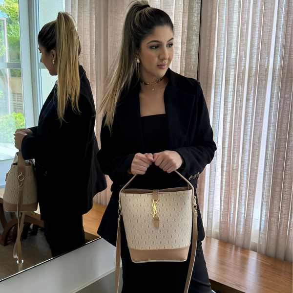 Bolsa de Couro Média Yves Saint Laurent Luxe