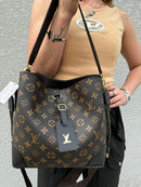 Bolsa Média de Couro Louis Vuitton Astrid